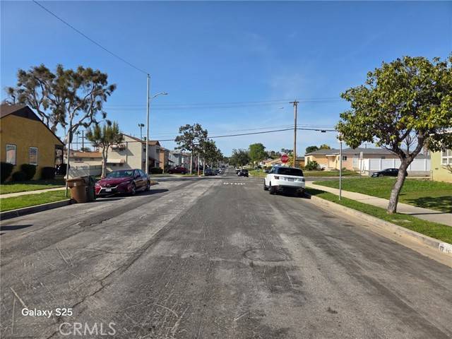 Los Angeles, CA 90047,10404 S Gramercy Place