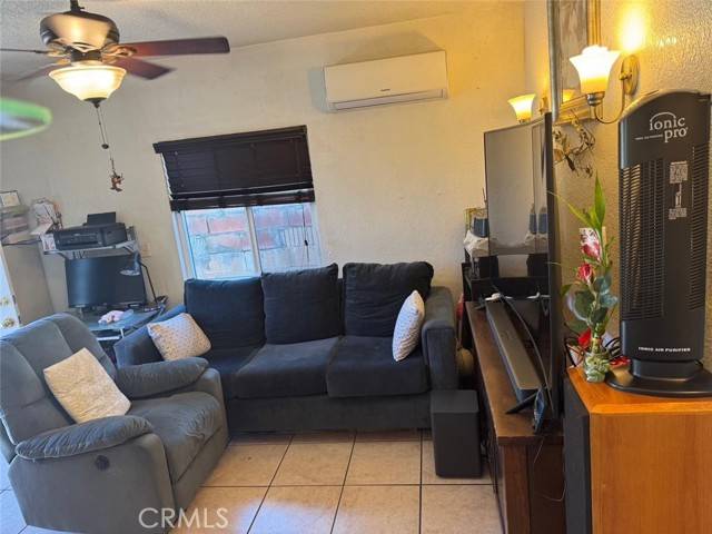 Paramount, CA 90723,8318 Howe