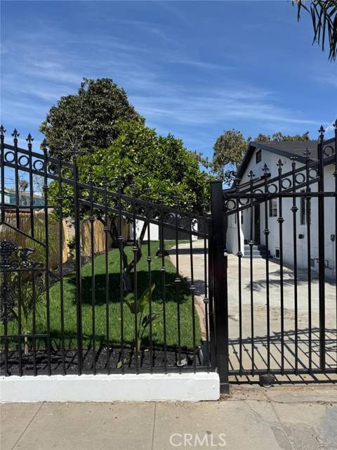 Compton, CA 90222,2057 E Hatchway Street