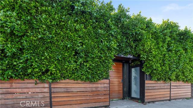 Los Angeles, CA 90043,5323 Arlington Avenue
