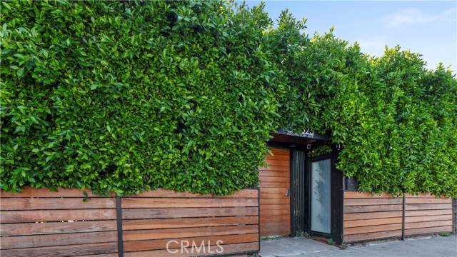 Los Angeles, CA 90043,5323 Arlington Avenue