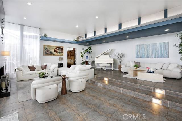 Downey, CA 90241,8434 Quinn Street