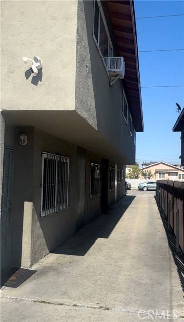 Hawthorne, CA 90250,11423 Eucalyptus Ave