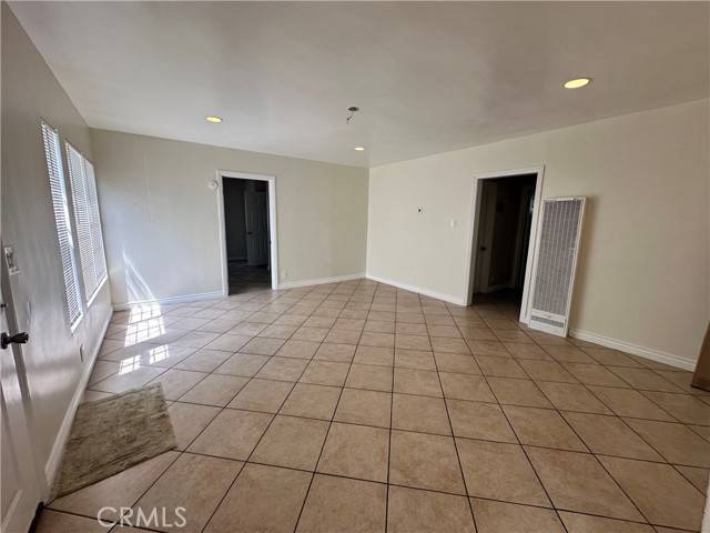 Los Angeles, CA 90002,10516 S Clovis Avenue