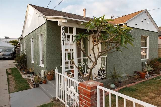 Bellflower, CA 90706,9021 Hegel st