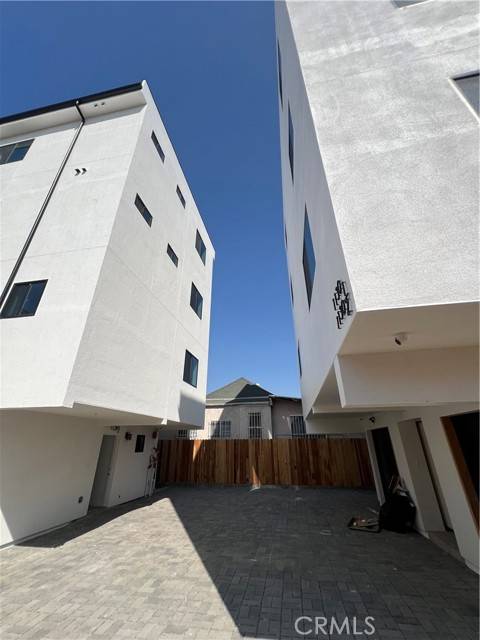 Los Angeles, CA 90006,1128 Ardmore
