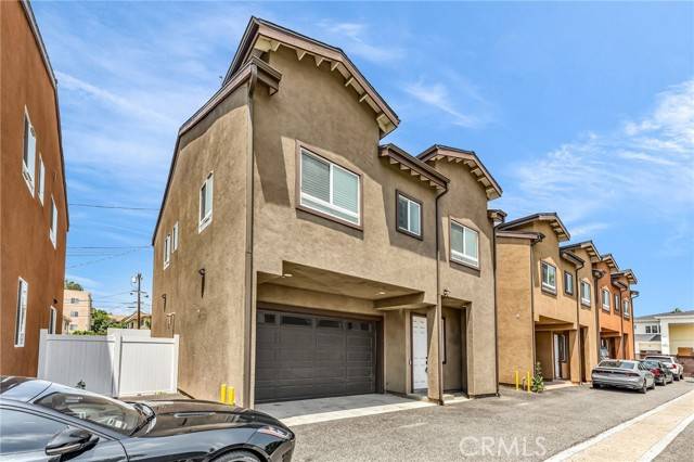 Van Nuys, CA 91405,7419 N Mia Lane