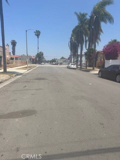 Los Angeles, CA 90047,8463 S Halldale Avenue