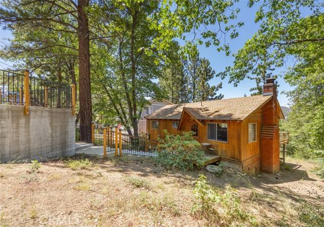 Big Bear City, CA 92314,860 Villa Grove Avenue