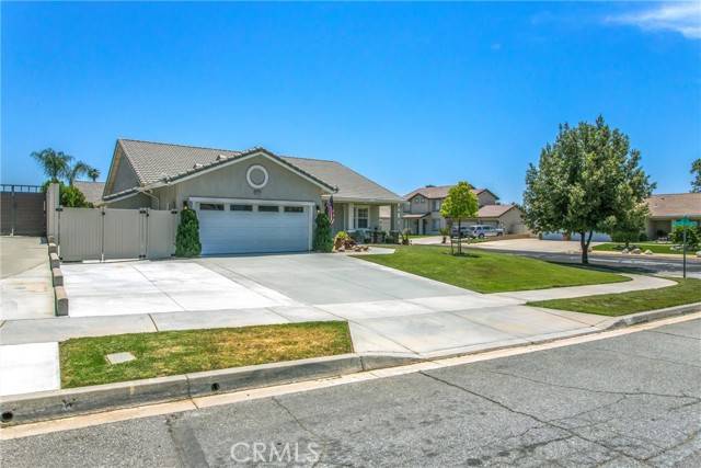 Yucaipa, CA 92399,35579 Country Creek Drive