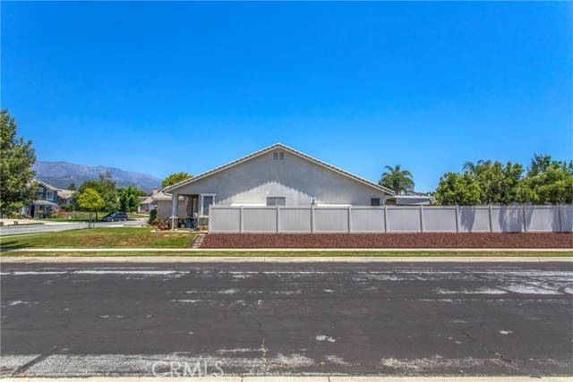 Yucaipa, CA 92399,35579 Country Creek Drive