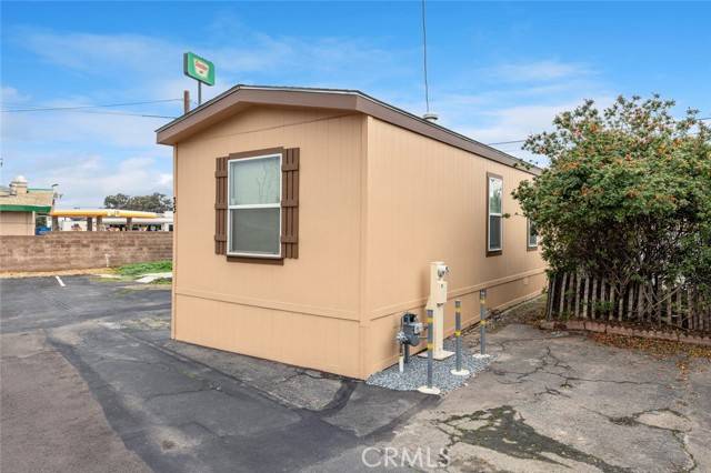 Fresno, CA 93728,1719 W Olive #33