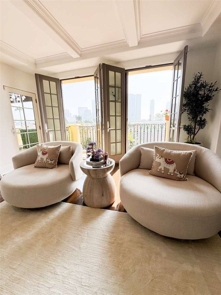 Los Angeles, CA 90025,1835 Pandora Avenue #402