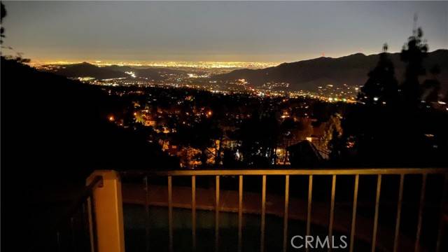 La Crescenta, CA 91214,2702 Starfall Drive