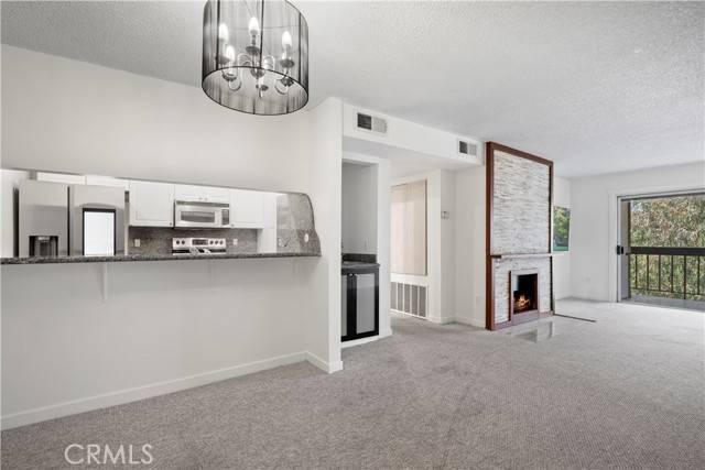 Glendale, CA 91208,3481 Stancrest Drive #208