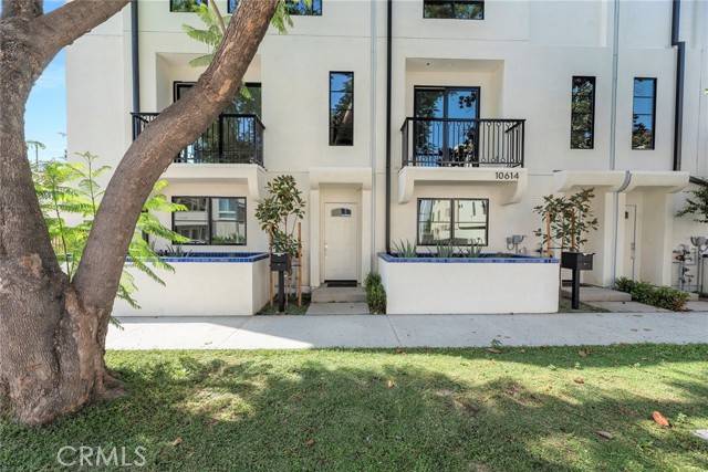 Toluca Lake, CA 91602,10616 Kareen Court