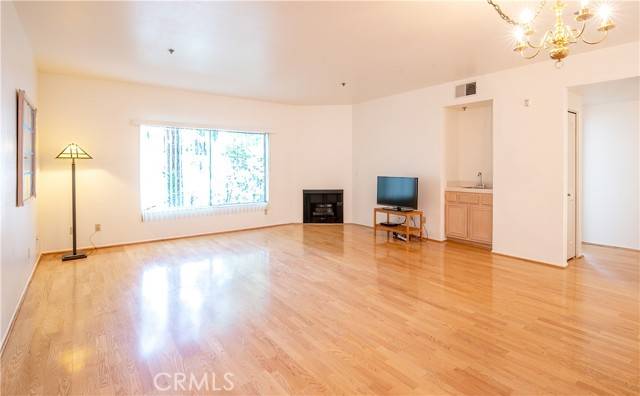 La Crescenta, CA 91020,2706 Honolulu Avenue #110