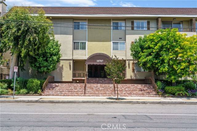 Toluca Lake, CA 91602,10707 Camarillo Street #317