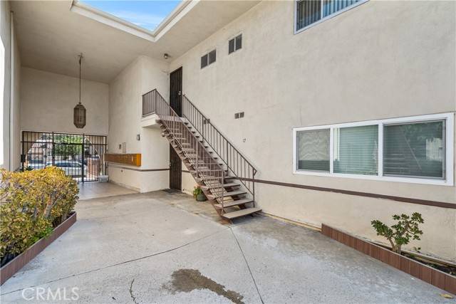 North Hollywood, CA 91606,6133 Whitsett Avenue #17