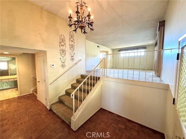 Glendale, CA 91208,1900 Crestshire Drive