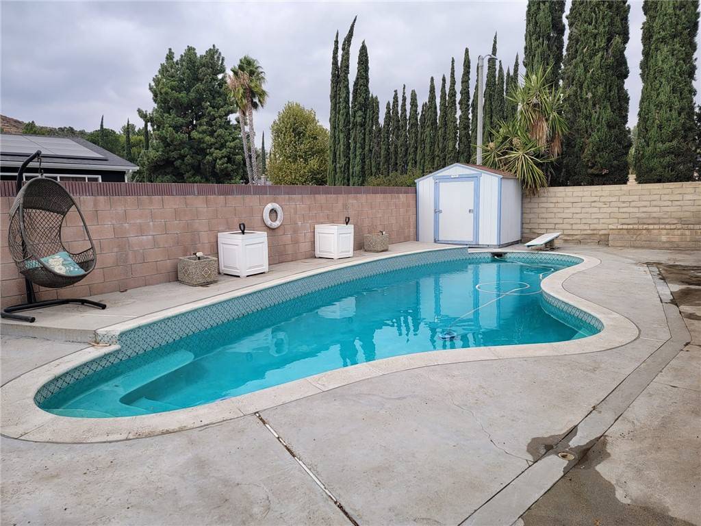 Canyon Country, CA 91387,28975 Gladiolus Drive