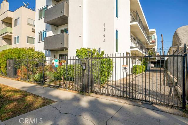Los Angeles, CA 90027,1748 N Kenmore Avenue #203