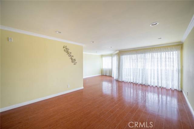 Glendale, CA 91206,110 N Everett Street #207