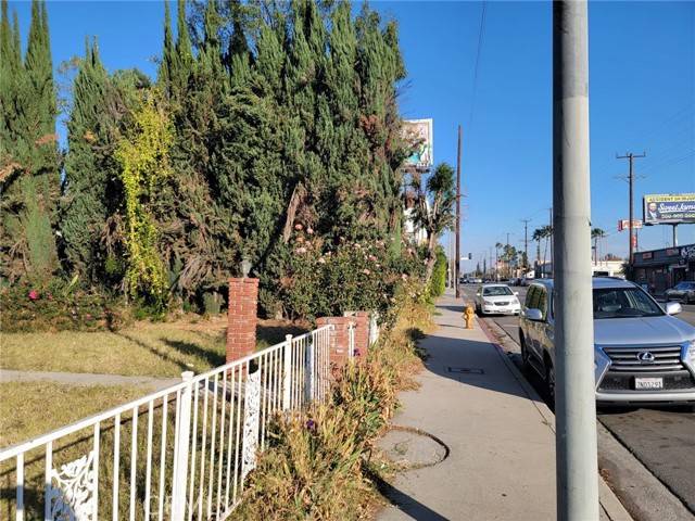 Northridge, CA 91325,17337 Saticoy Street
