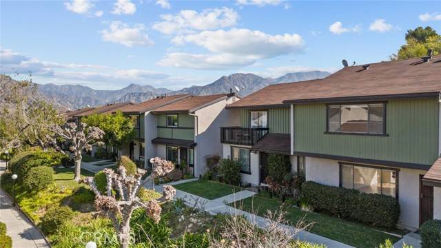Sunland, CA 91040,8740 Wyngate Street #1/4