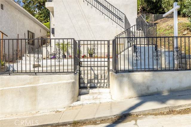 Los Angeles, CA 90032,3215 Pyrites Street
