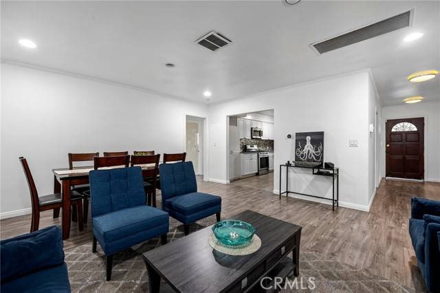 Van Nuys, CA 91406,16938 Hartland Street