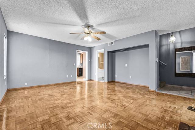 Van Nuys, CA 91405,14435 Valerio Street #17