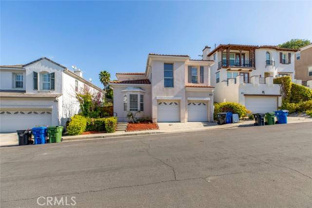 Los Angeles, CA 90042,651 S Avenue 61