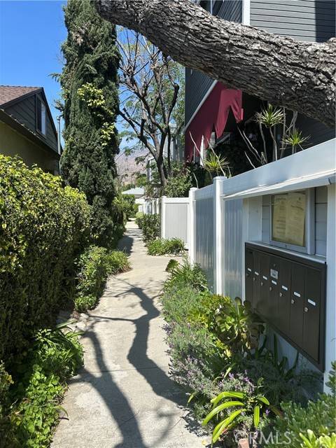 Pasadena, CA 91104,1923 E Washington Boulevard #4