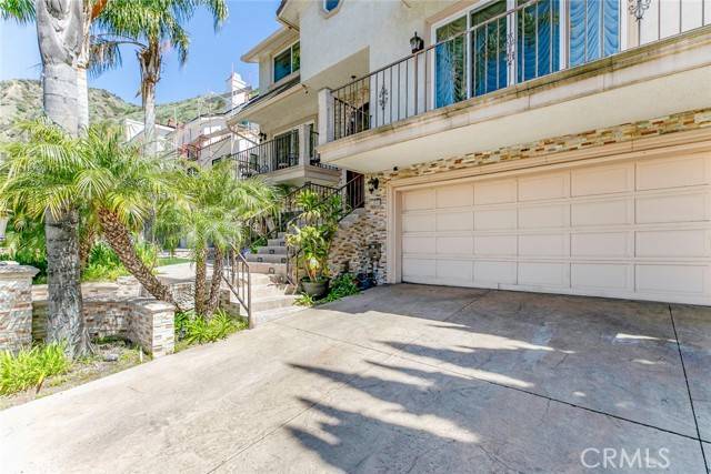 Burbank, CA 91501,521 S Via Montana