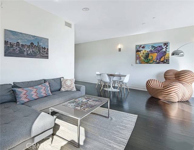 Studio City, CA 91604,12837 Moorpark Street #213
