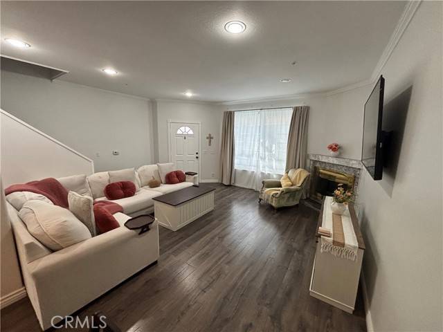 Reseda, CA 91335,18347 Saticoy Street #35