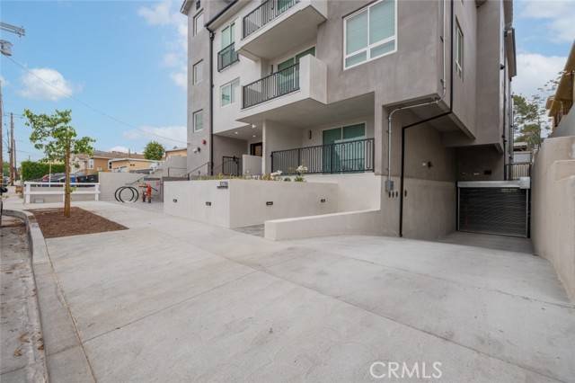 Tujunga, CA 91042,10218 Fernglen #302
