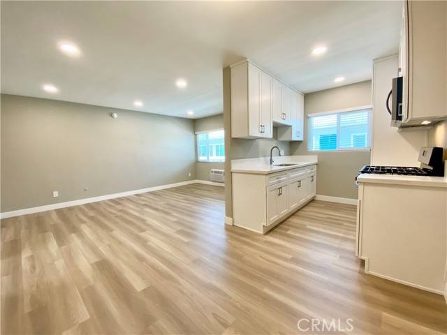 Glendale, CA 91202,455 W Dryden Street #23