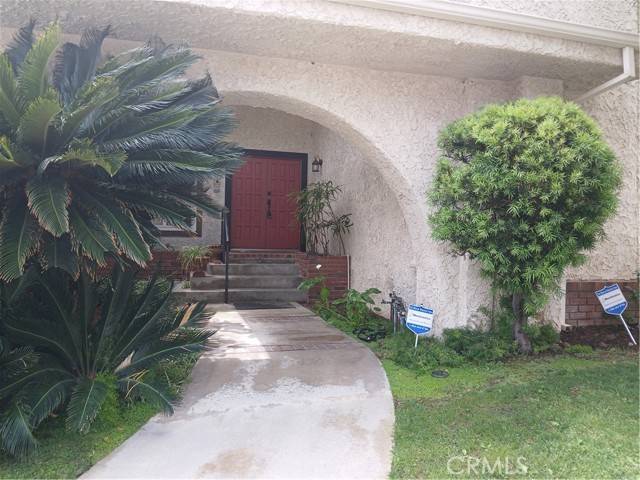 Encino, CA 91316,17367 Quesan Place