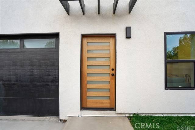 Encino, CA 91316,18060 Oxnard Street