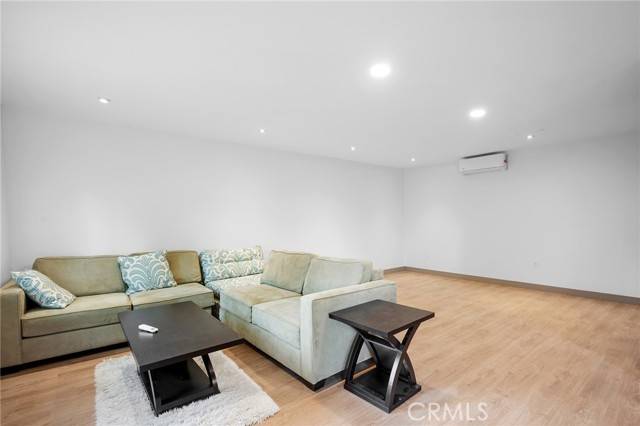 Sunland, CA 91040,10377 Mcbroom Street #B