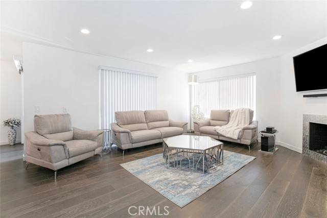Glendale, CA 91206,301 N Belmont Street #208
