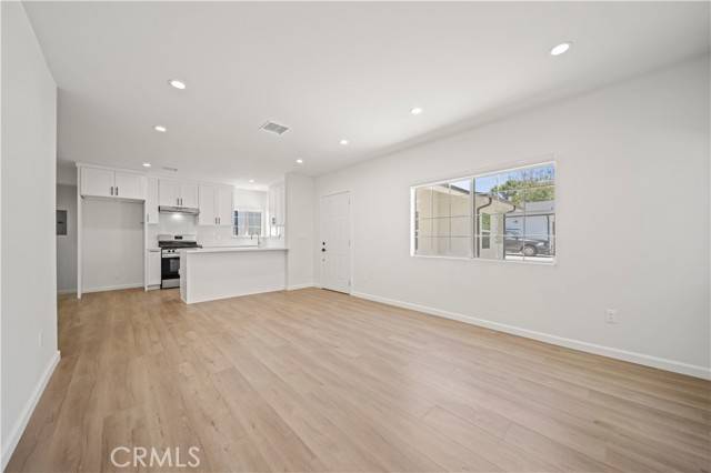 Burbank, CA 91502,252 W Tujunga #102
