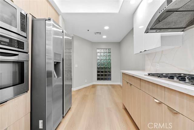 Studio City, CA 91604,12633 Moorpark Street #111
