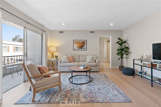 North Hollywood, CA 91602,10707 Camarillo Street #314