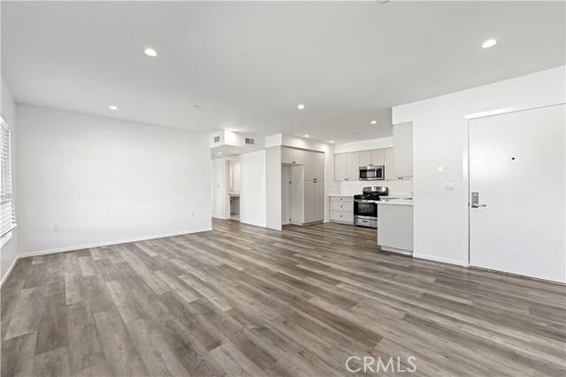 Tujunga, CA 91042,7064 Greeley St #103
