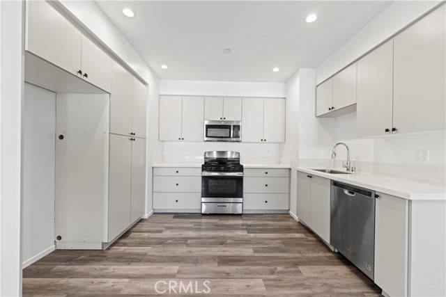 Tujunga, CA 91042,7064 Greeley St #103