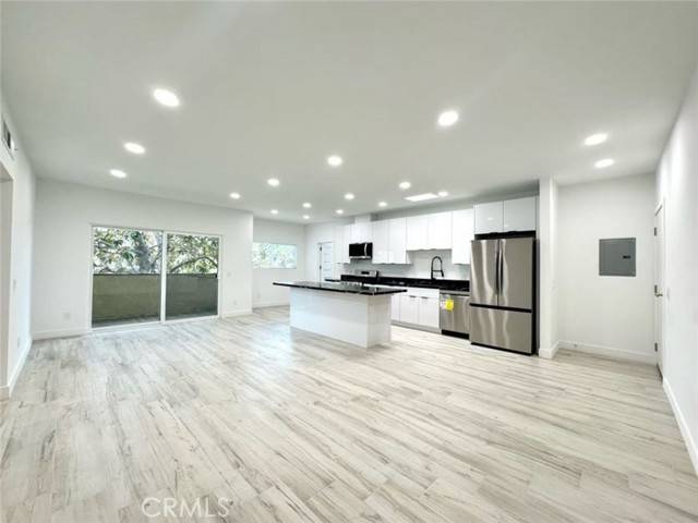 Van Nuys, CA 91401,6255 Woodman Avenue #201
