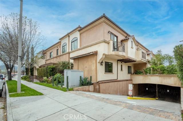 Burbank, CA 91506,201 N Reese Place #207